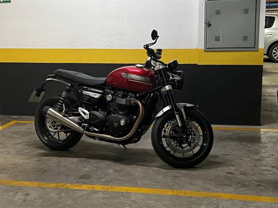 TRIUMPH SPEED TWIN 